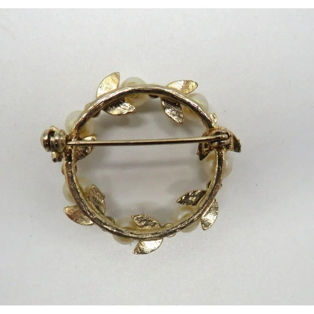 Vintage Brooch Gold Tone Leaf Imitation Pearl Wreath‎ 1.25